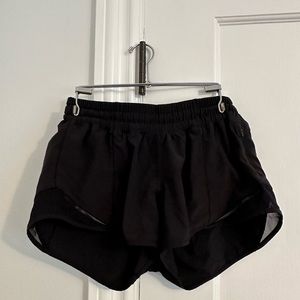 Lululemon hotty hot low rise running shorts black